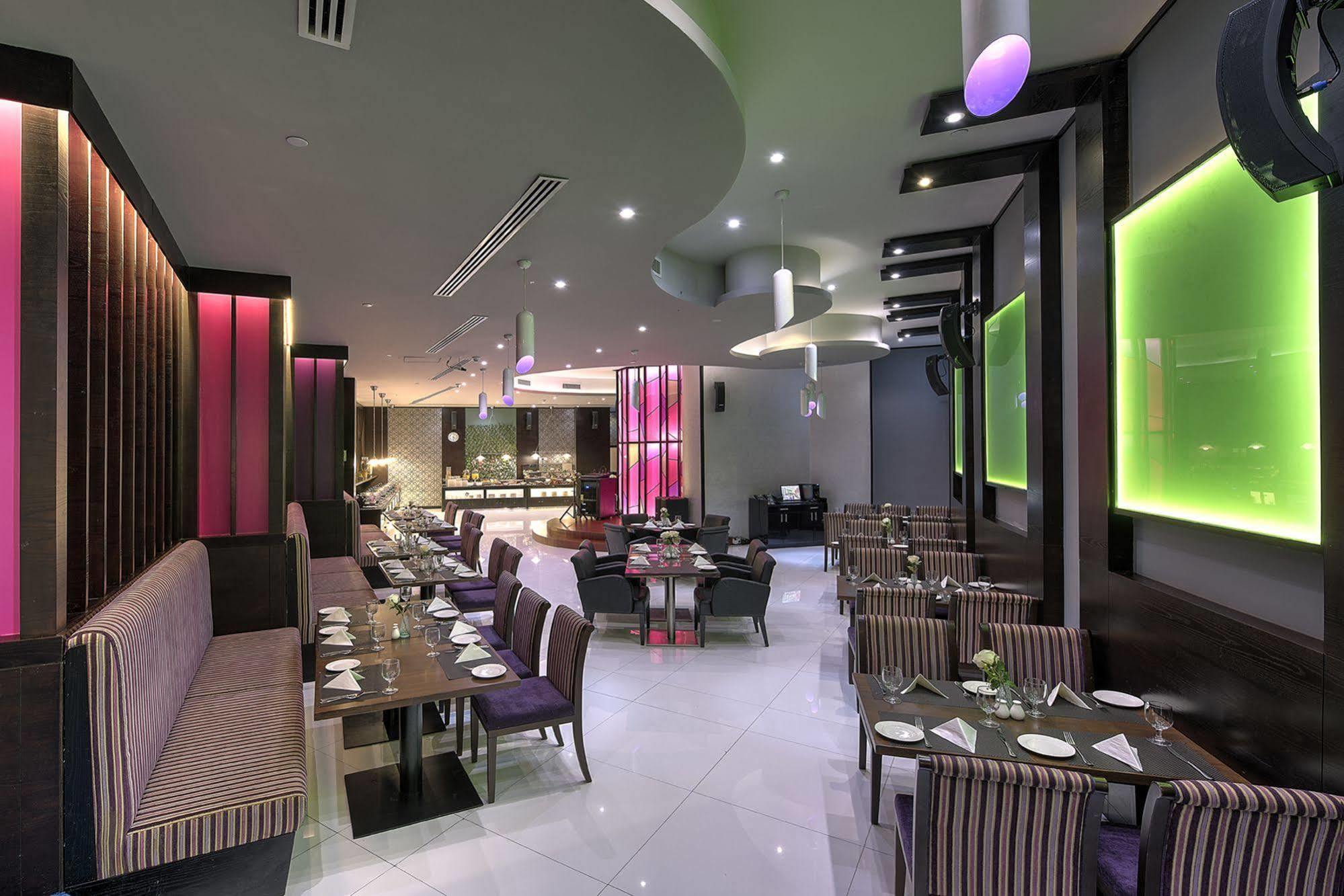 Raintree Rolla Hotel Dubai Bagian luar foto