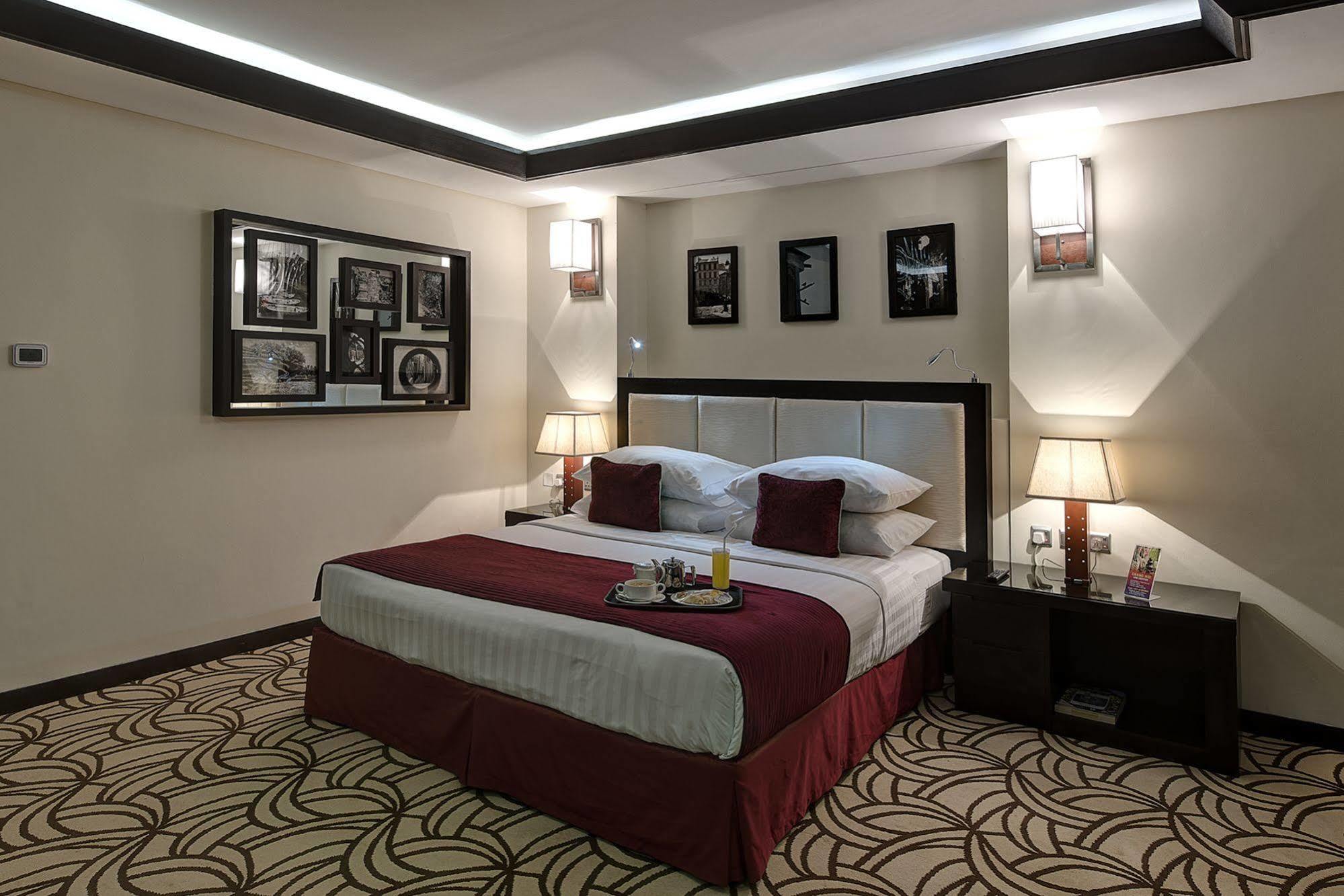 Raintree Rolla Hotel Dubai Bagian luar foto
