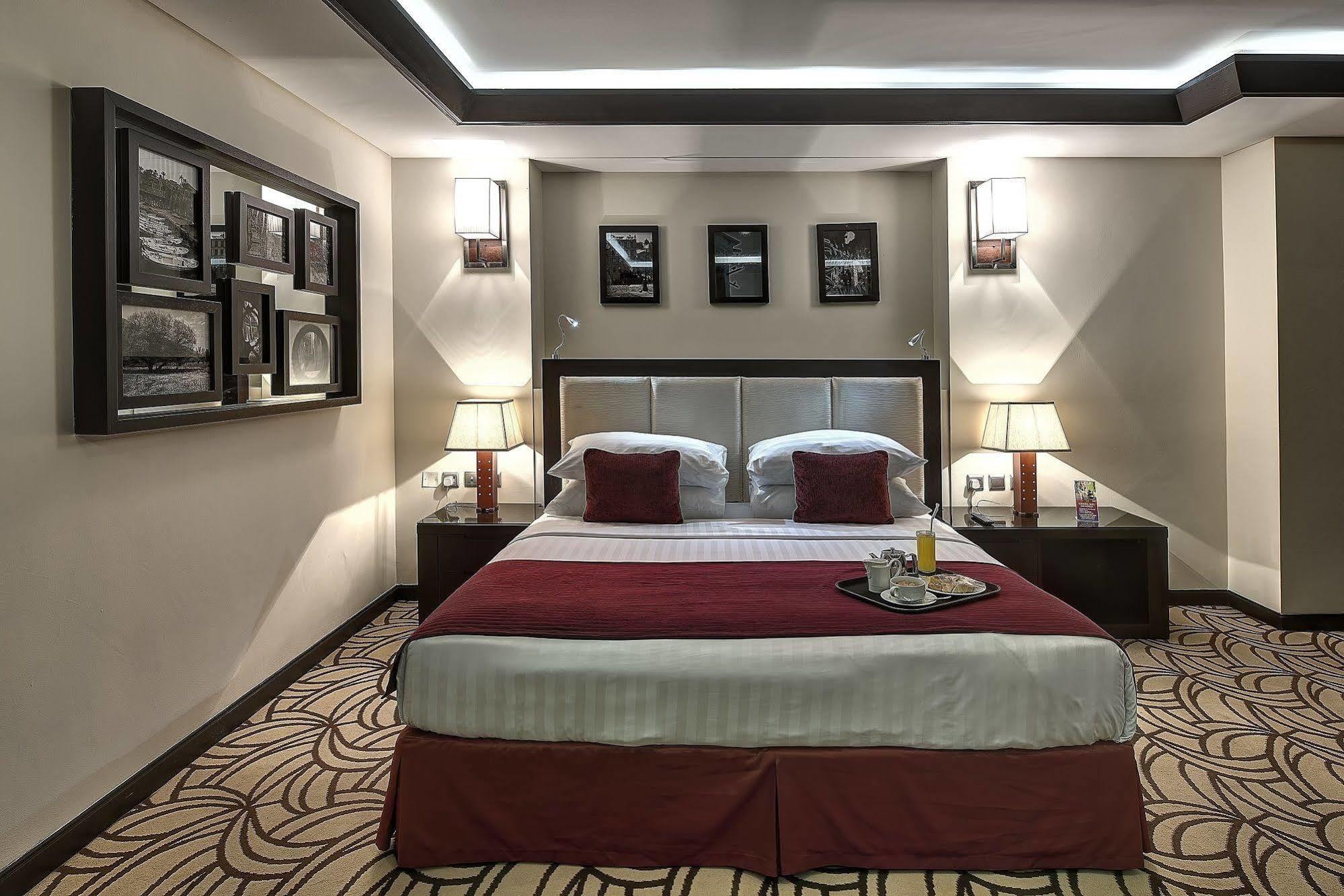Raintree Rolla Hotel Dubai Bagian luar foto