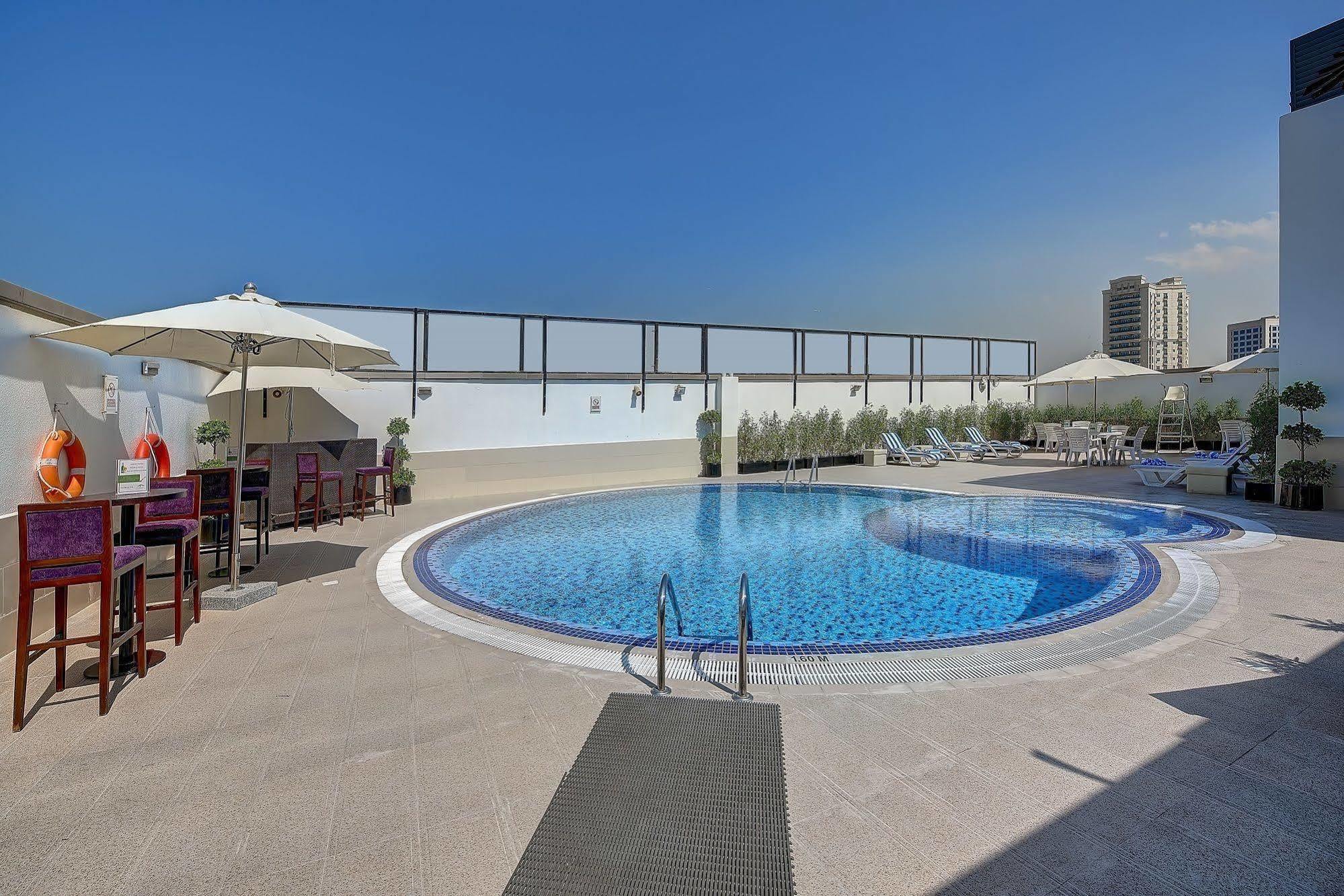 Raintree Rolla Hotel Dubai Bagian luar foto
