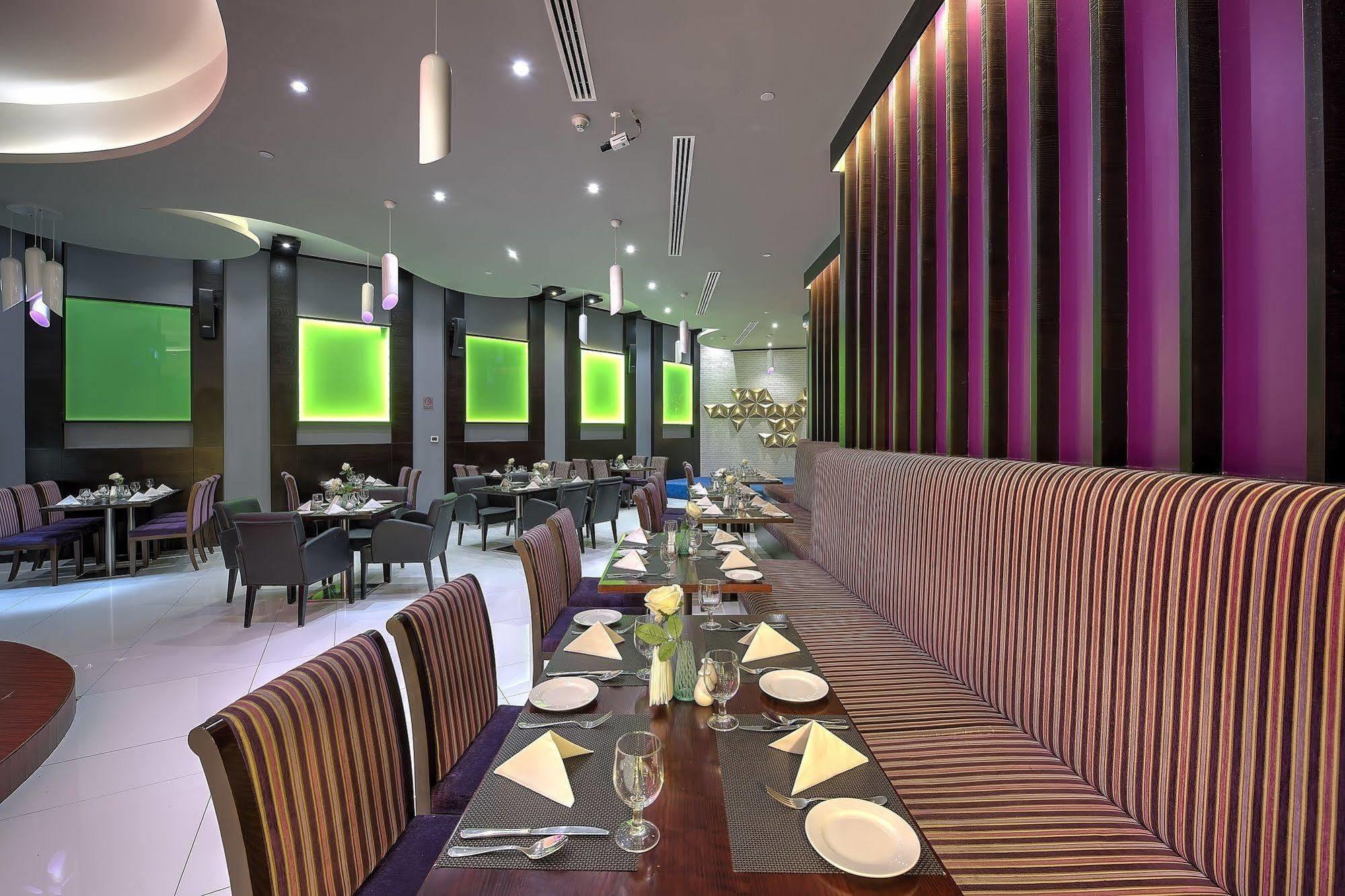 Raintree Rolla Hotel Dubai Bagian luar foto