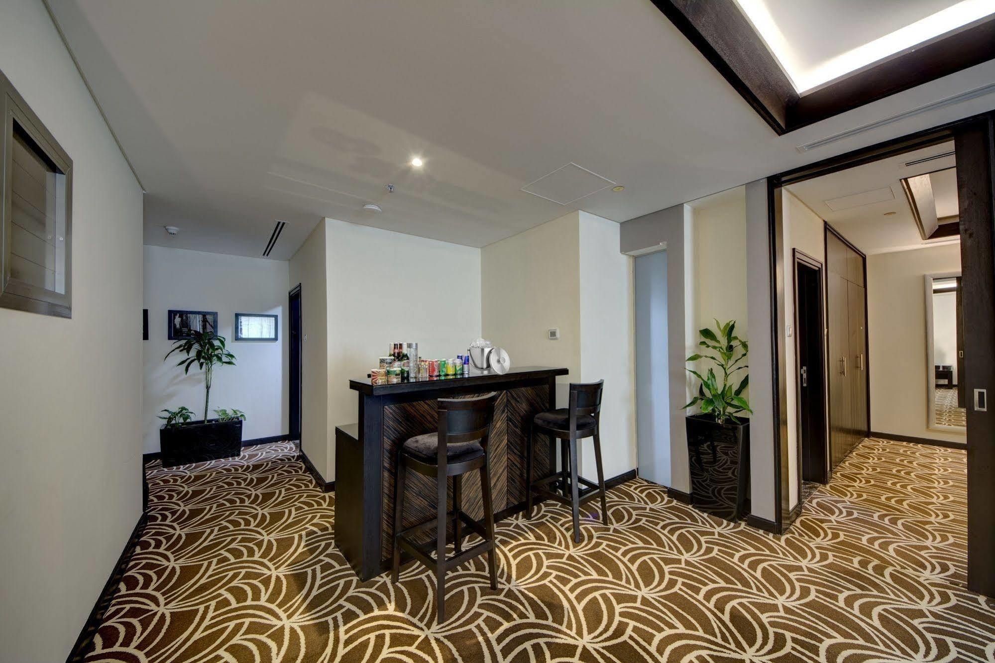 Raintree Rolla Hotel Dubai Bagian luar foto