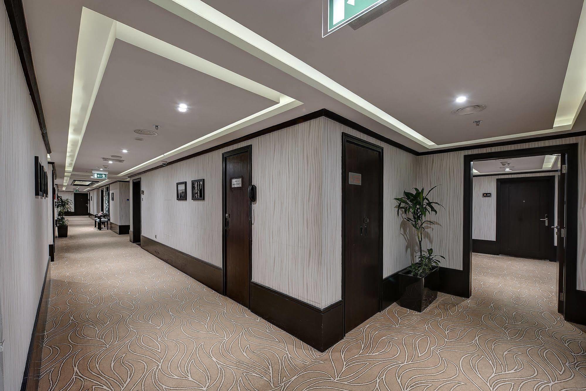 Raintree Rolla Hotel Dubai Bagian luar foto